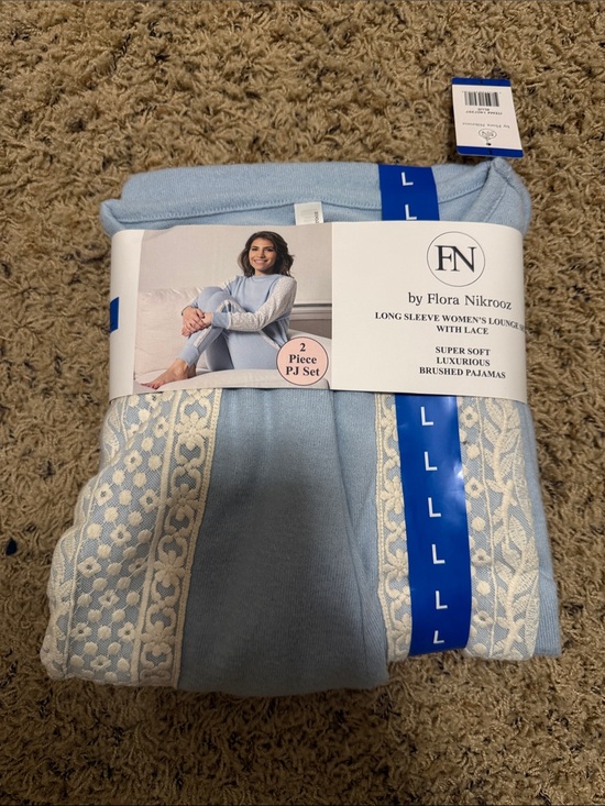 Flora Nikrooz Other - Flora Nikrooz Light Blue & White Lace Long Sleeve Women's Pajama Set